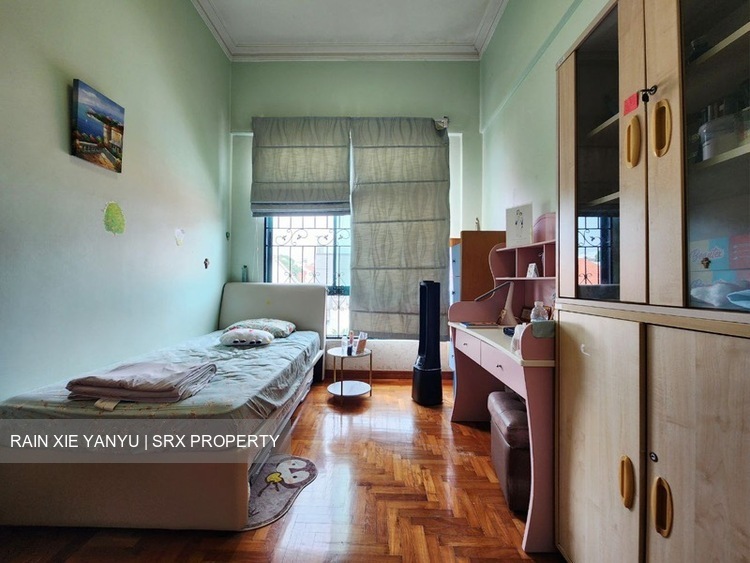 Charlton 18 (D19), Terrace #529538181
